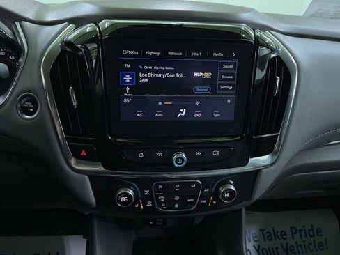 Used 2021 Chevrolet Traverse LT w/ LT Premium Package image 21