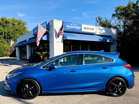 Used 2017 Chevrolet Cruze Premier FWD image 23