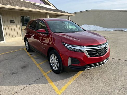 Used 2023 Chevrolet Equinox LT image 3