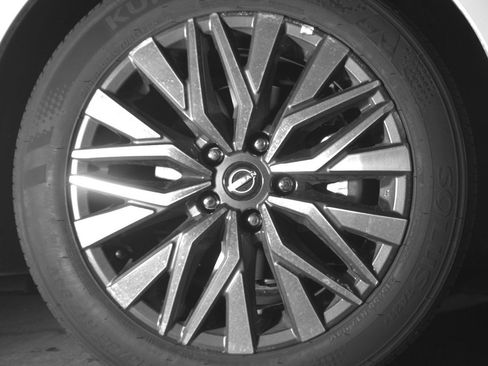 Used 2025 Nissan Altima 2.5 SV FWD image 13