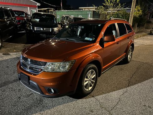 Used 2014 Dodge Journey SXT w/ Flexible Seating Group image 9