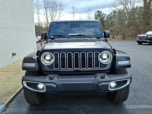 Used 2025 Jeep Wrangler Unlimited Sahara image 2