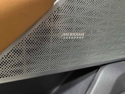 Used 2019 Land Rover Range Rover Velar R-Dynamic HSE image 9