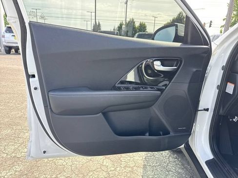 Used 2022 Kia Niro Touring Special Edition FWD image 15