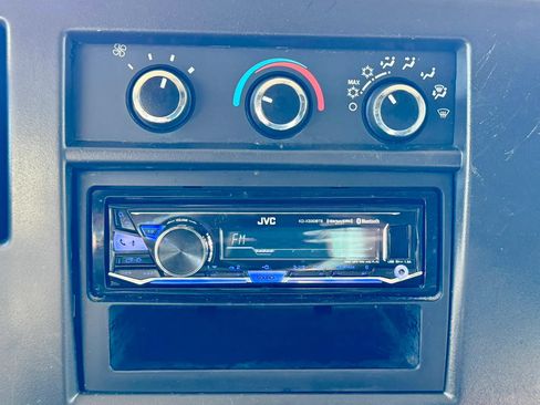 Used 2015 Chevrolet Express 2500 RWD image 12