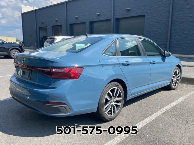 Used 2025 Volkswagen Jetta SE FWD image 4