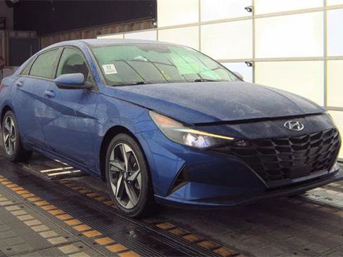 Used 2023 Hyundai Elantra SEL w/ Convenience Package image 3