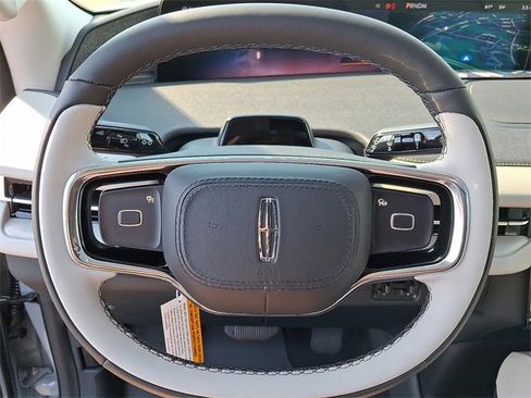 New 2025 Lincoln Navigator Reserve image 9