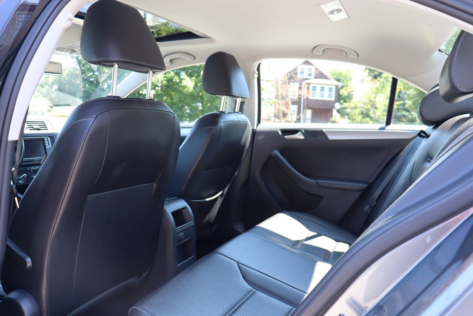 Used 2018 Volkswagen Jetta SE FWD image 12