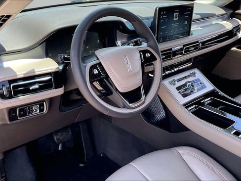Used 2023 Lincoln Aviator 2WD image 17