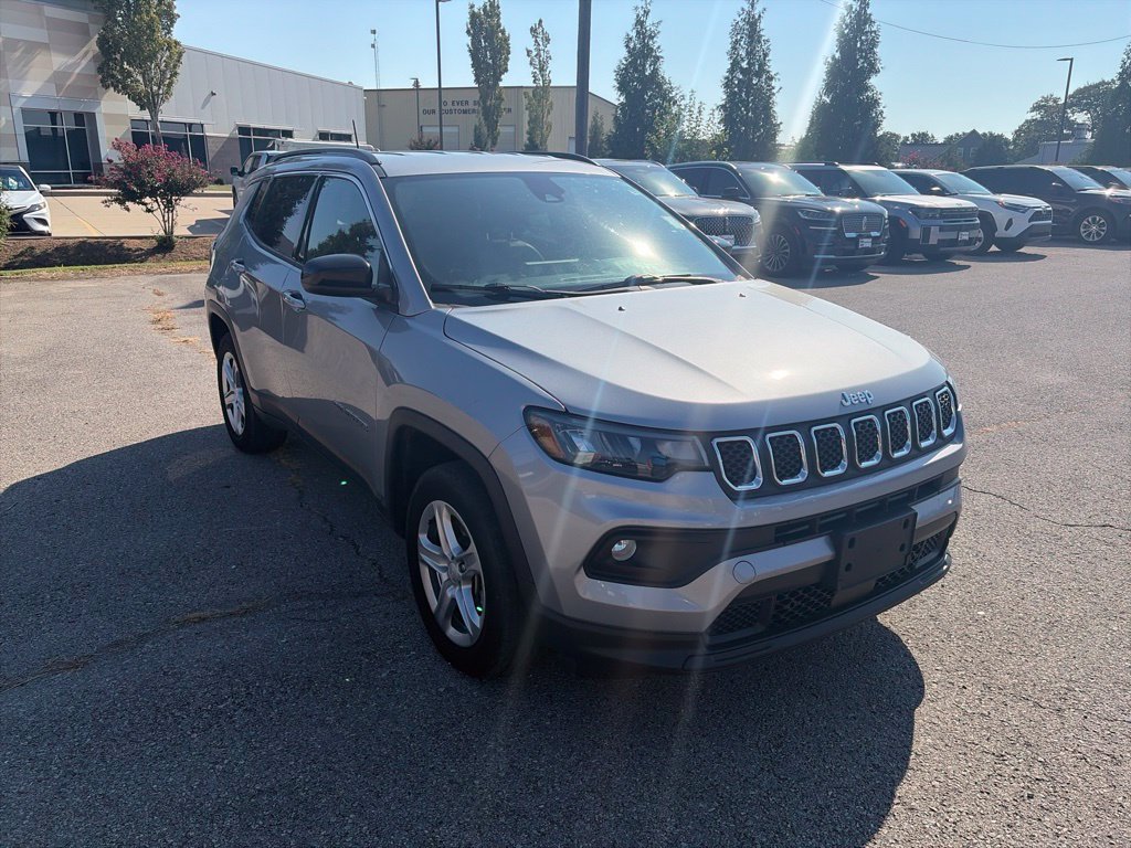 Used 2023 Jeep Compass Latitude w/ Convenience Group AWD/4WD image 8