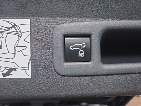 Certified 2024 Toyota Sienna XLE image 32