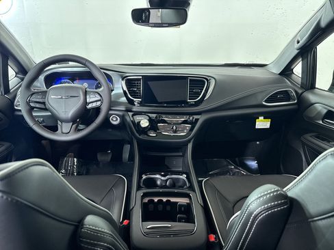 New 2026 Chrysler Pacifica Limited w/ S Appearance Package image 5