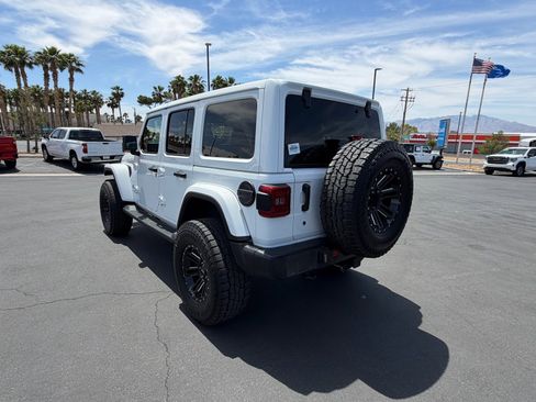 Used 2020 Jeep Wrangler Unlimited Sahara AWD/4WD image 5