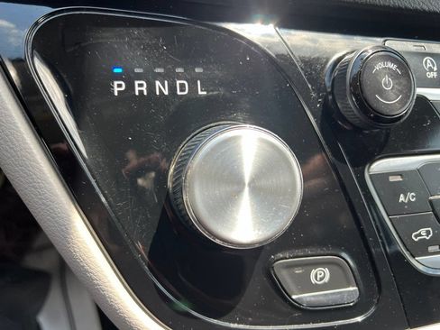 Used 2019 Chrysler Pacifica Touring Plus w/ Cold Weather Group FWD image 37