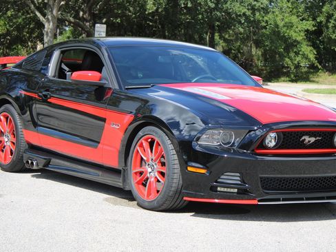 Used 2013 Ford Mustang GT Premium w/ Brembo Brake Pkg RWD image 24