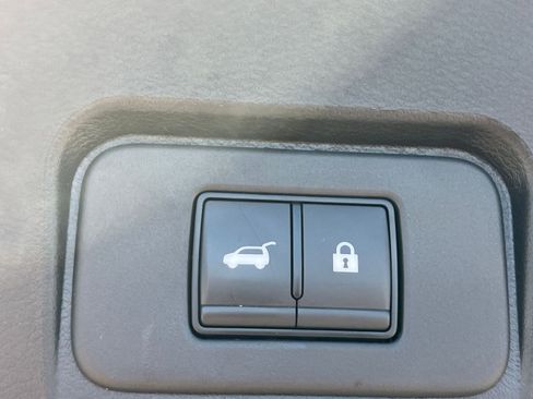 Used 2025 Nissan Rogue SV AWD/4WD image 23