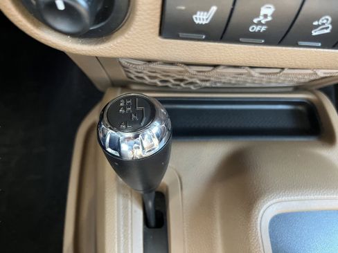 Used 2017 Jeep Wrangler Unlimited Rubicon w/ Cold Weather Group image 16