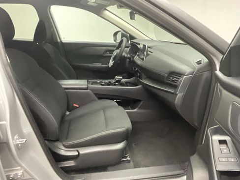 Used 2024 Nissan Rogue S FWD image 24