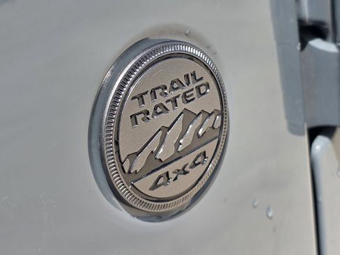 Used 2025 Jeep Gladiator Sport AWD/4WD image 11