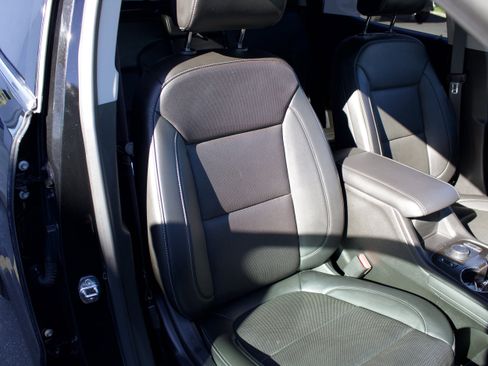 Used 2023 GMC Acadia SLT image 37