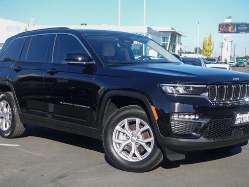 Used 2022 Jeep Grand Cherokee Limited AWD/4WD image 2