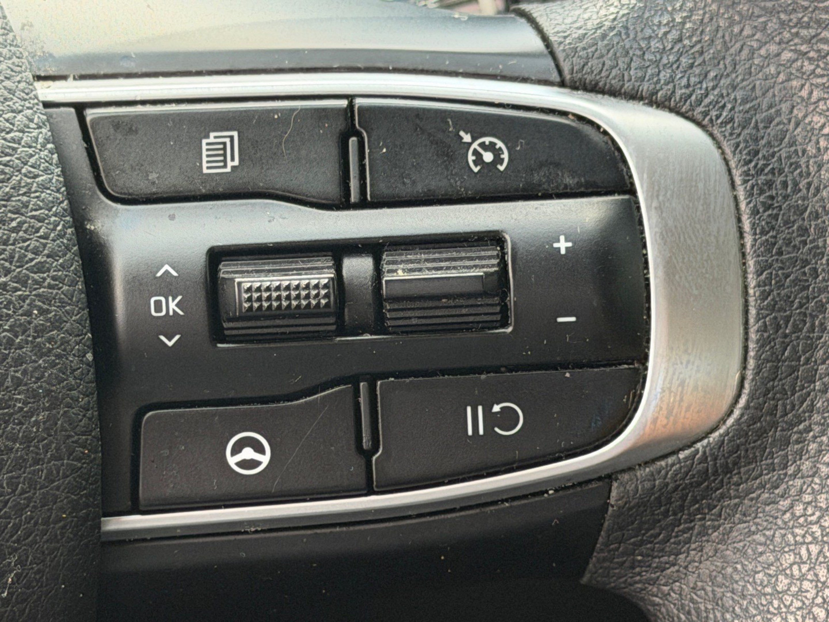 Used 2022 Kia K5 LXS FWD image 26