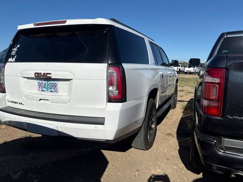 Used 2017 GMC Yukon XL SLT AWD/4WD image 4