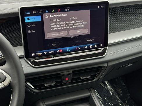 New 2025 Volkswagen Tiguan SE image 30