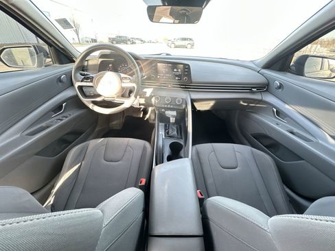 Used 2023 Hyundai Elantra SE image 19