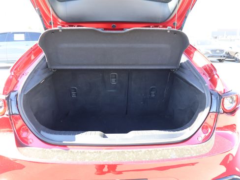 Used 2019 MAZDA MAZDA3 w/Preferred Pkg image 19