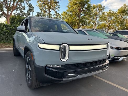 Used 2023 Rivian R1T Adventure image 1