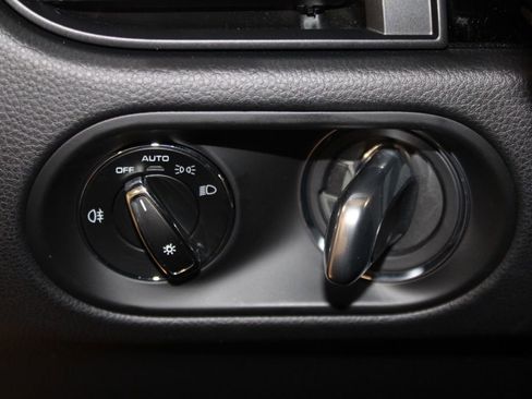 Certified 2025 Porsche Macan AWD/4WD image 20