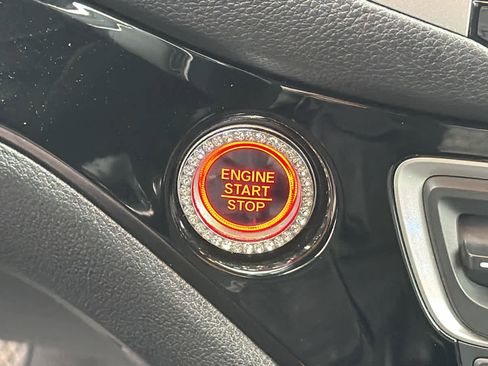 Used 2018 Honda Pilot Touring image 17