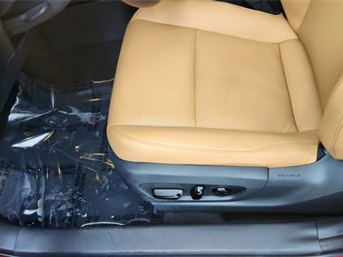 Used 2023 Lexus UX 250h FWD w/ Premium Package image 33