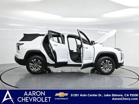 New 2026 Chevrolet Equinox LT image 3