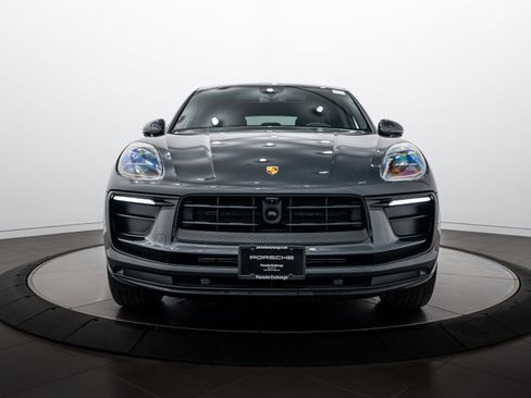 Certified 2026 Porsche Macan AWD/4WD image 10