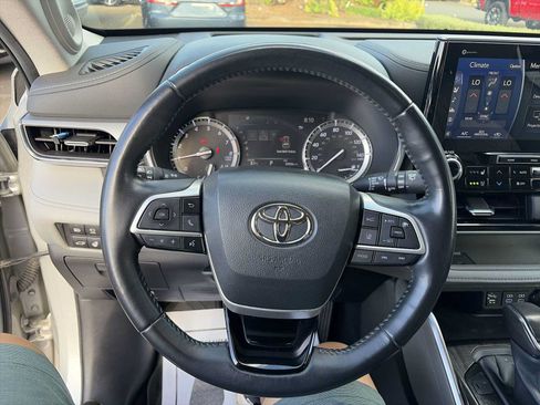 Used 2022 Toyota Highlander Platinum AWD/4WD image 11