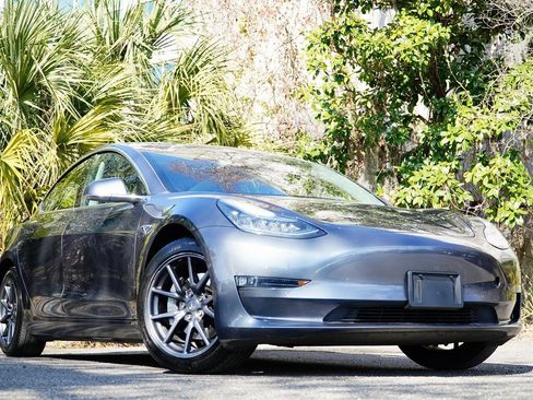 Used 2020 Tesla Model 3 Standard Range image 2