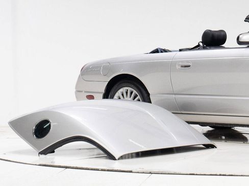 Used 2005 Ford Thunderbird Deluxe image 24