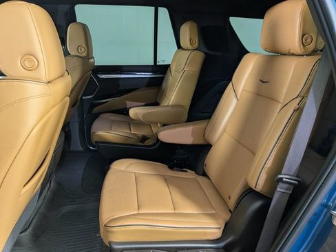 Used 2025 Cadillac Escalade Premium Luxury AWD/4WD image 8