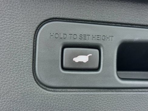 Used 2023 Honda Pilot Touring image 32