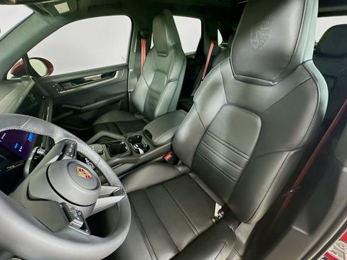 Certified 2026 Porsche Cayenne GTS AWD/4WD image 35