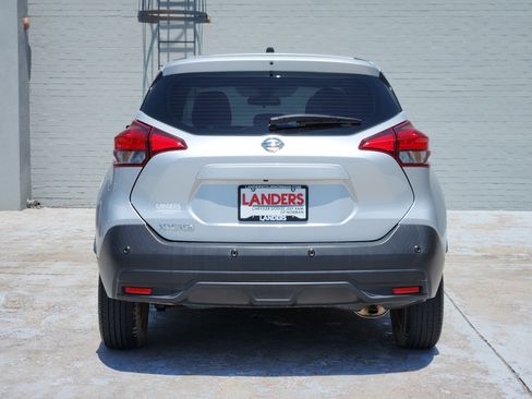 Used 2020 Nissan Kicks S FWD image 7