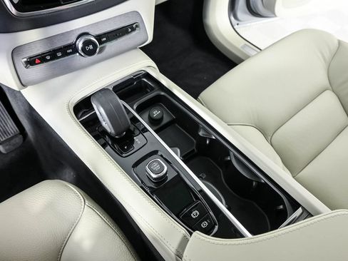 Certified 2025 Volvo XC90 B5 Plus AWD/4WD image 18