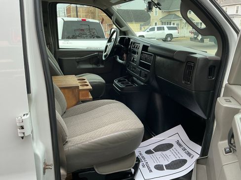 Used 2019 Chevrolet Express 3500 w/ Driver Convenience Package image 20