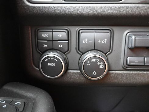 Used 2022 Chevrolet Suburban High Country w/ LPO, Illumination Package AWD/4WD image 17
