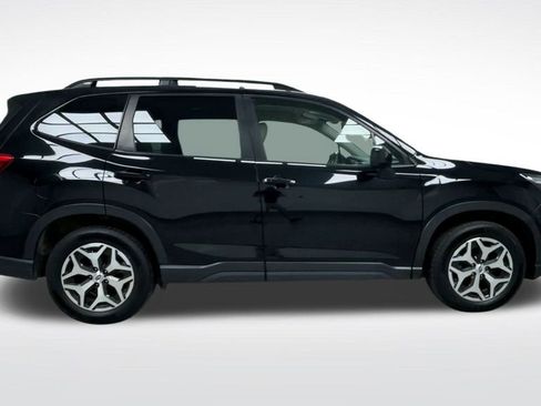 Used 2020 Subaru Forester Premium image 24