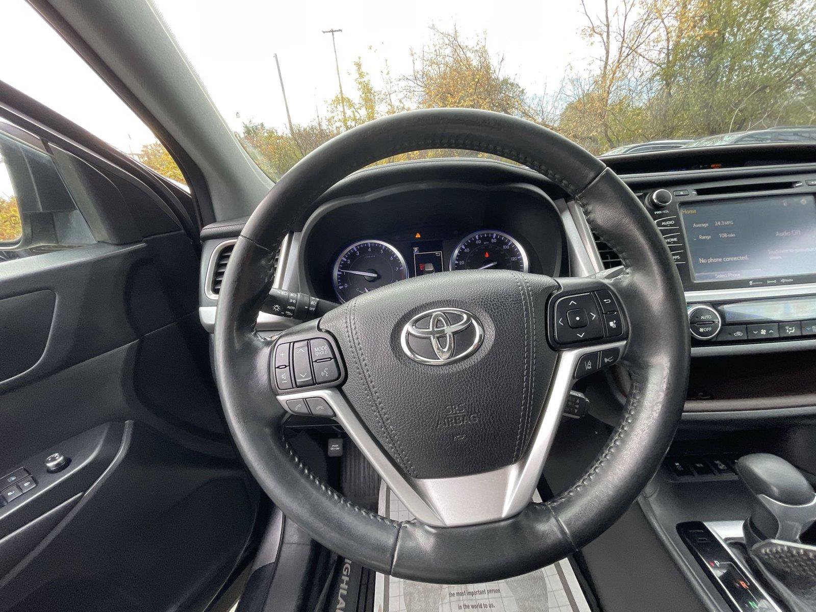 Used 2019 Toyota Highlander XLE AWD/4WD image 15