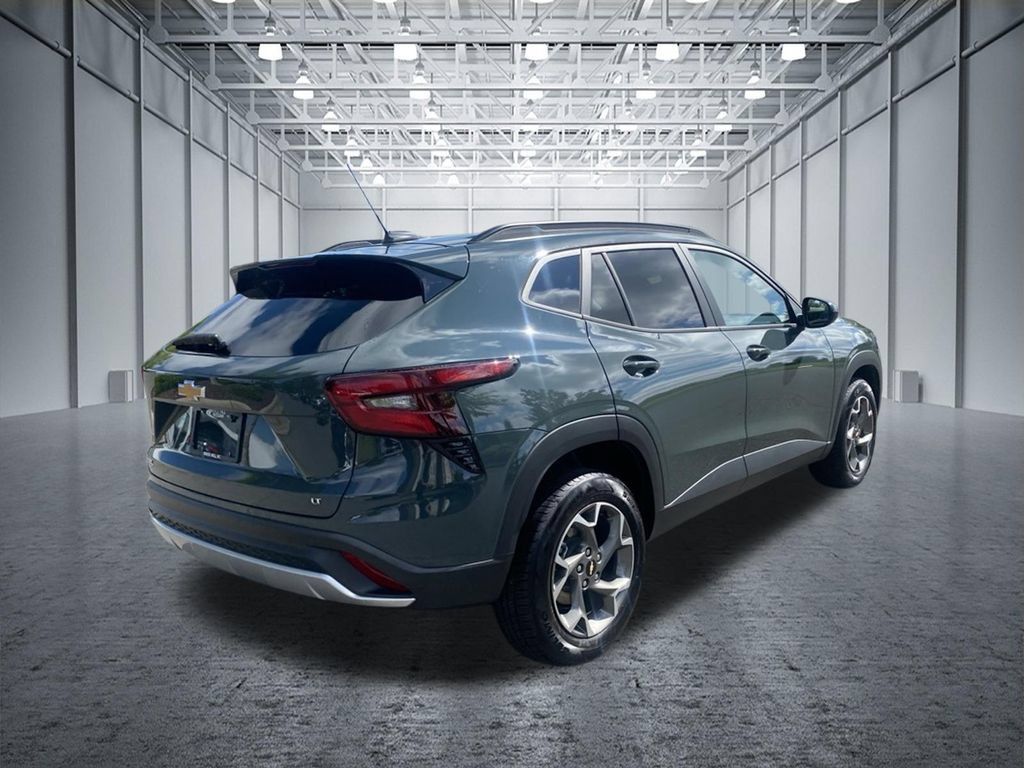 Used 2025 Chevrolet Trax LT w/ LT Convenience Package FWD image 6